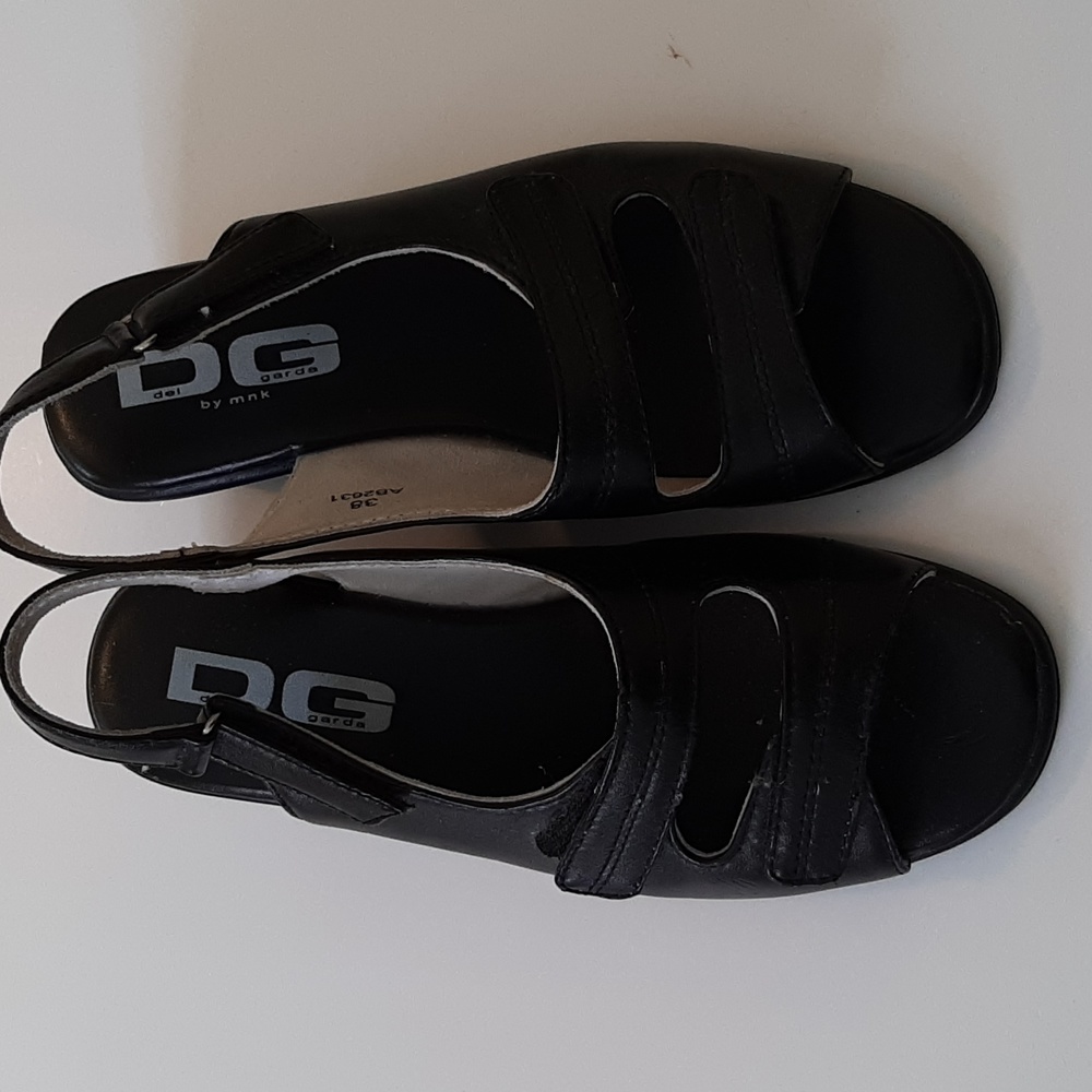 Ladies Del Garda black shoes